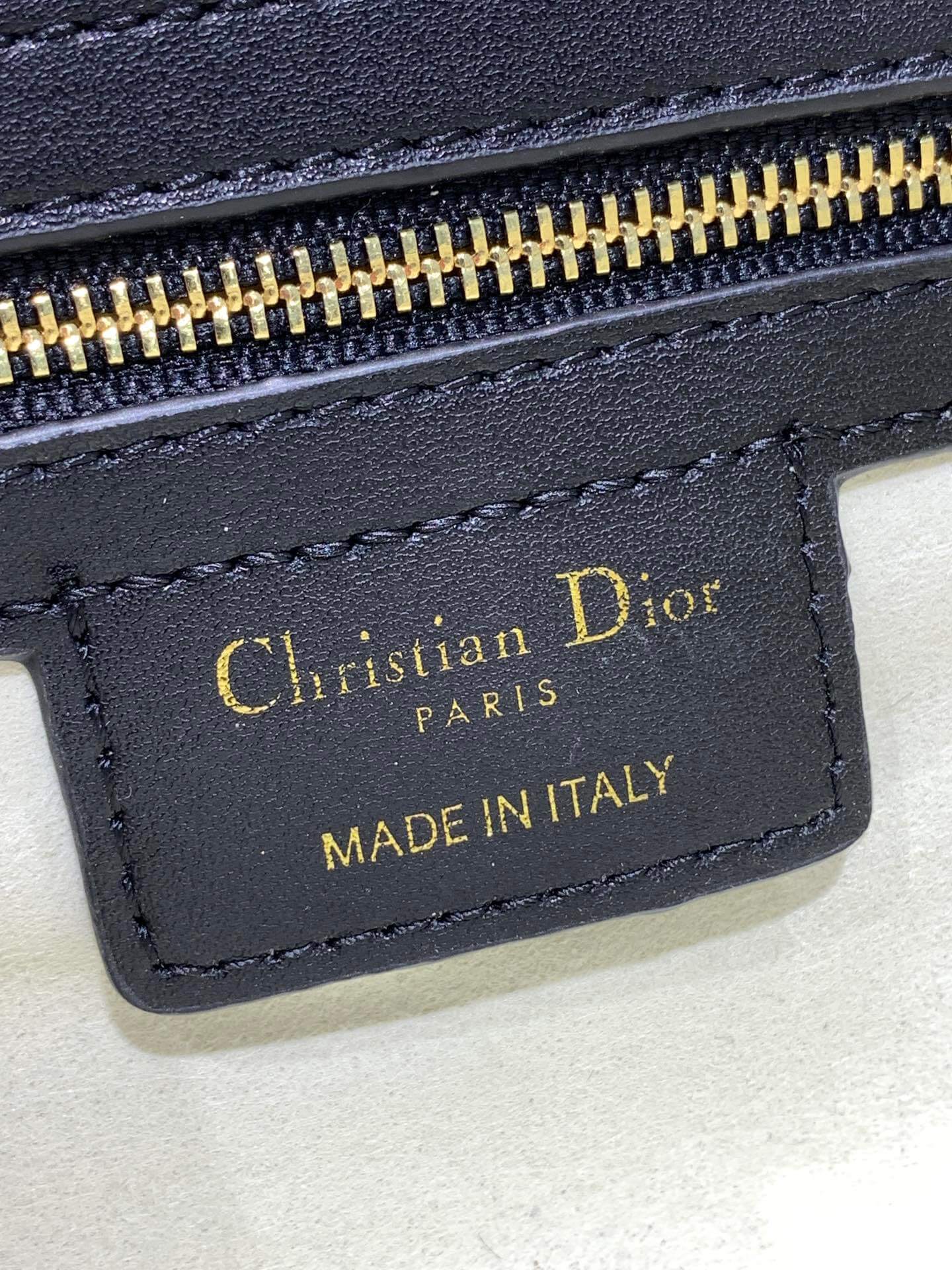 CD 30 Montaigne Avenue