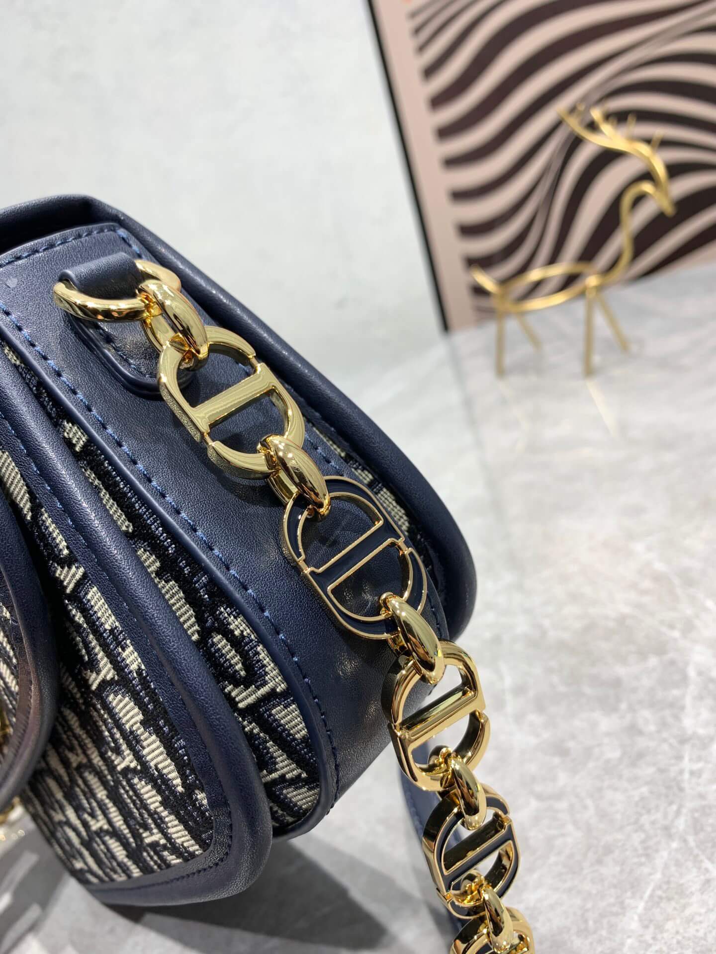 CD 30 Montaigne Avenue