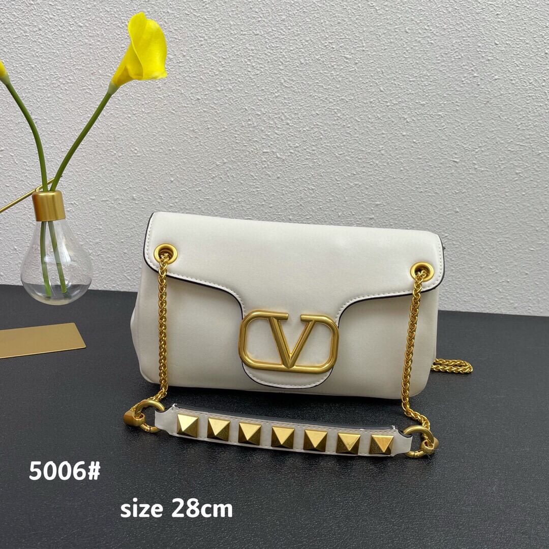 VALEN Vlogo Studs