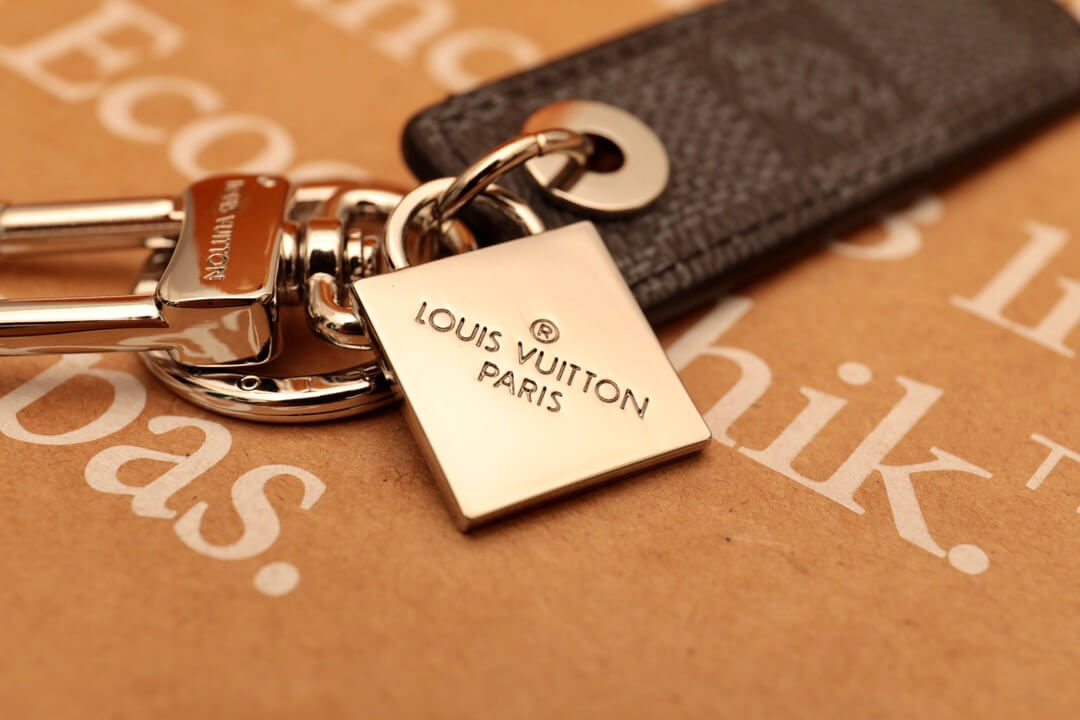 LOUIV Tab Key Chain