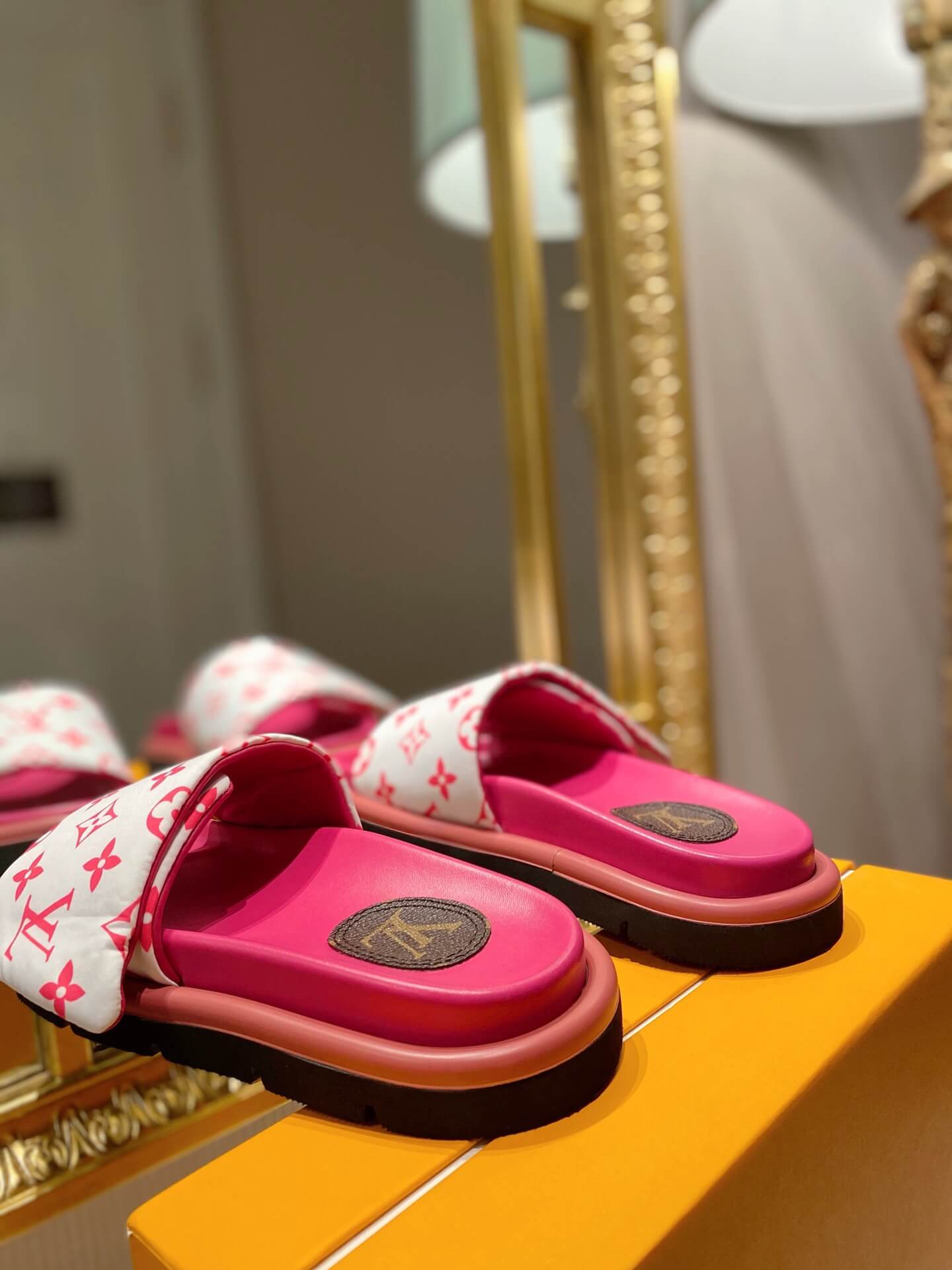 LOUIV Puffer Slides