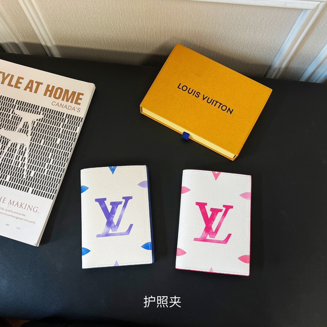 LOUIV Passport Cover