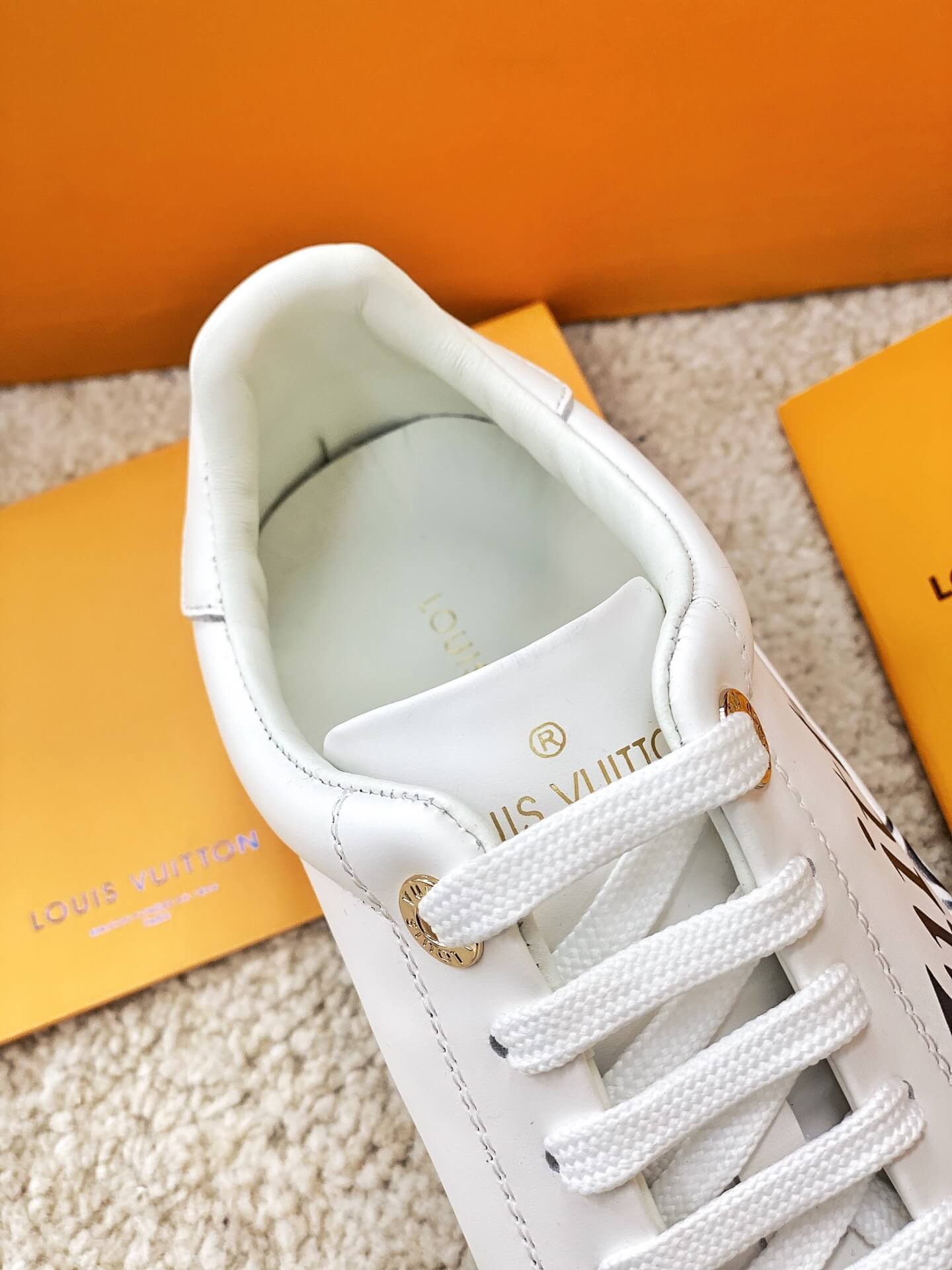 LOUIV Sneakers