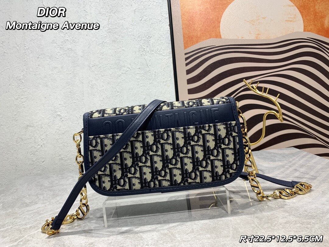 CD 30 Montaigne Avenue