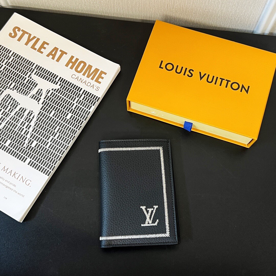 LOUIV Passport Cover