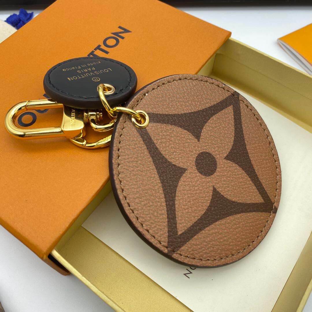 LOUIV Round Key Charm