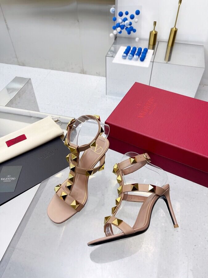 VALEN Chunky Studs Heels