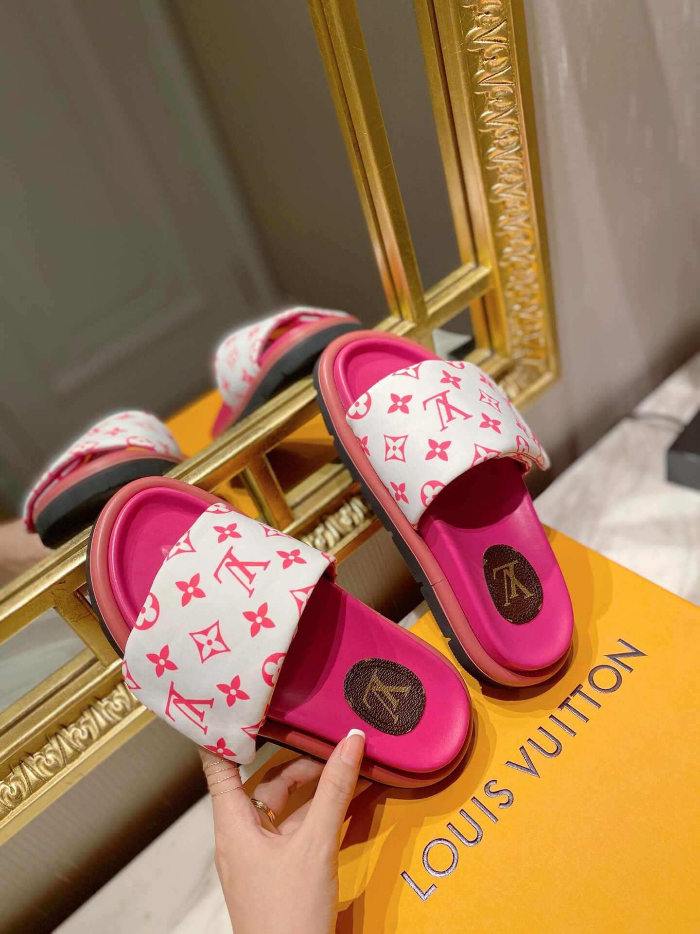 LOUIV Puffer Slides