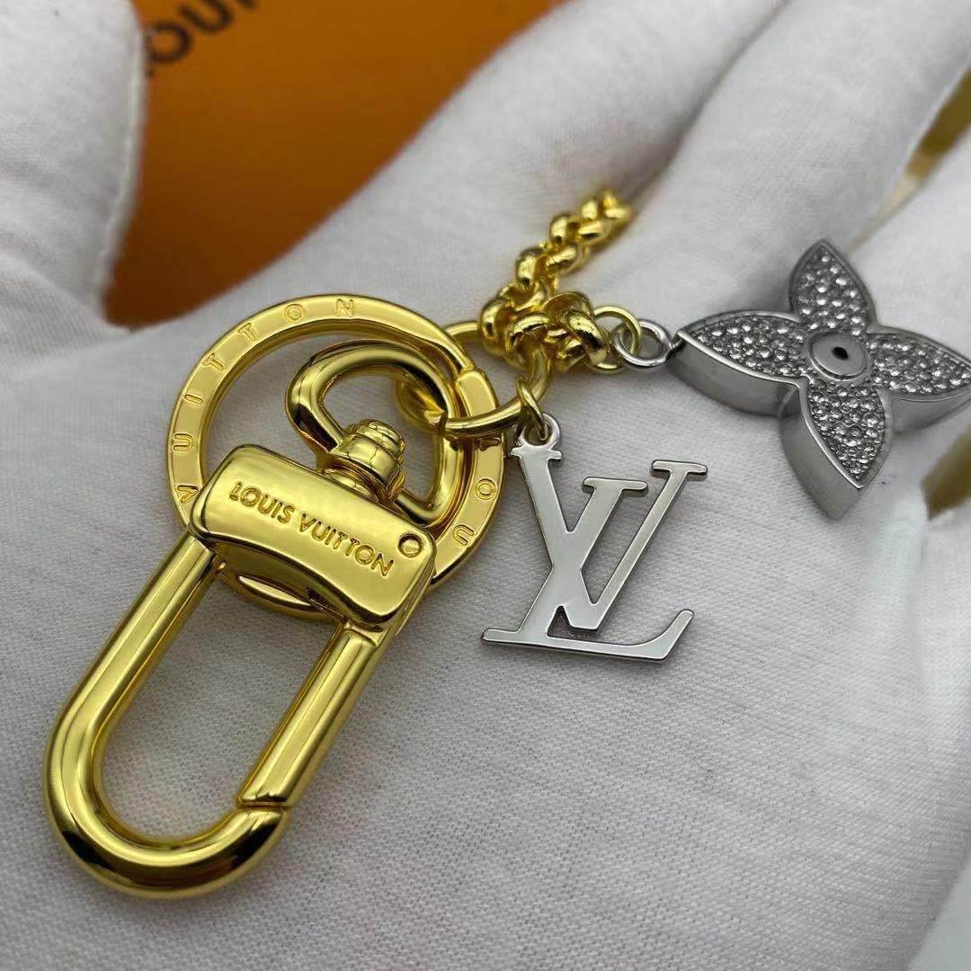 LOUIV Key Charm