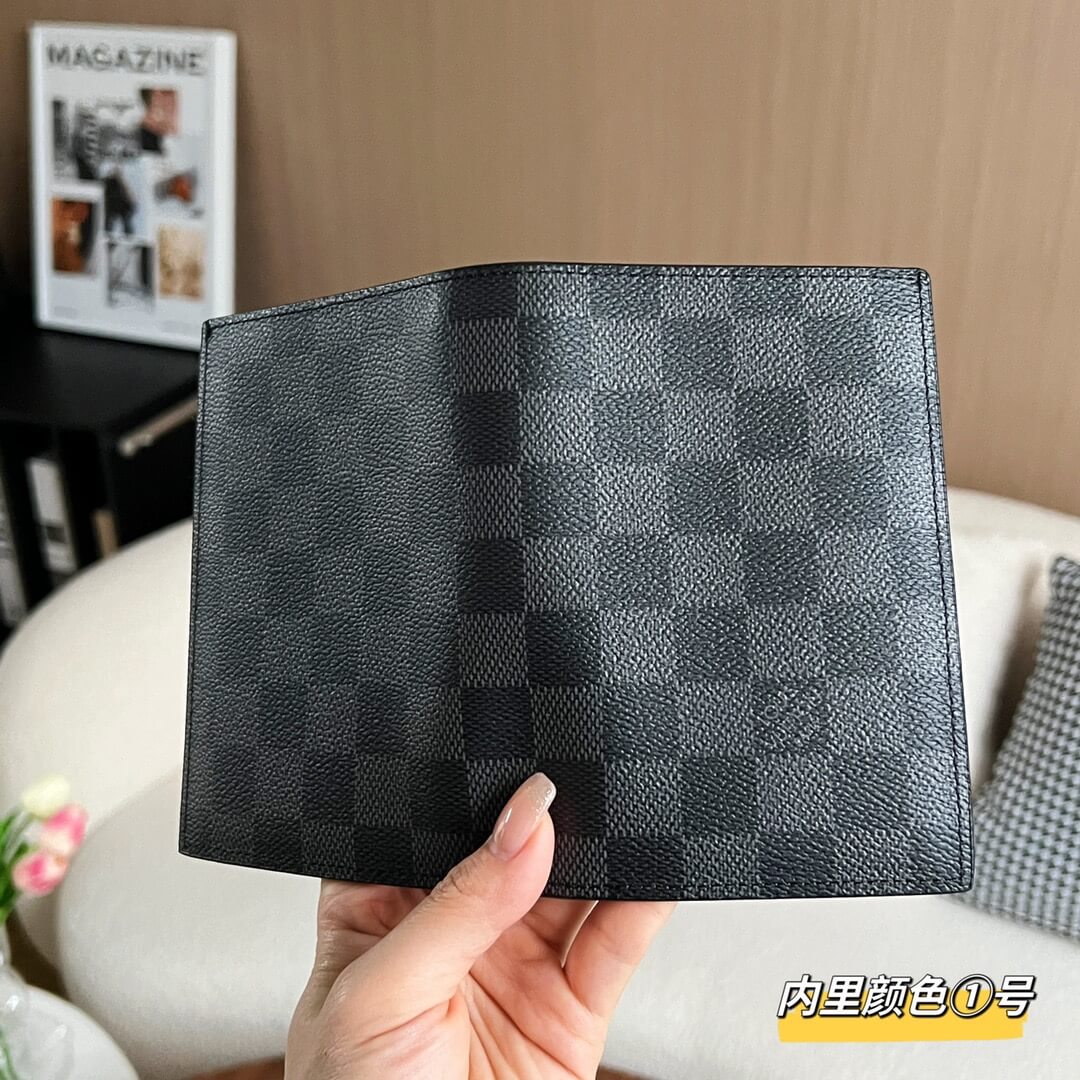 LOUIV Passport Cover
