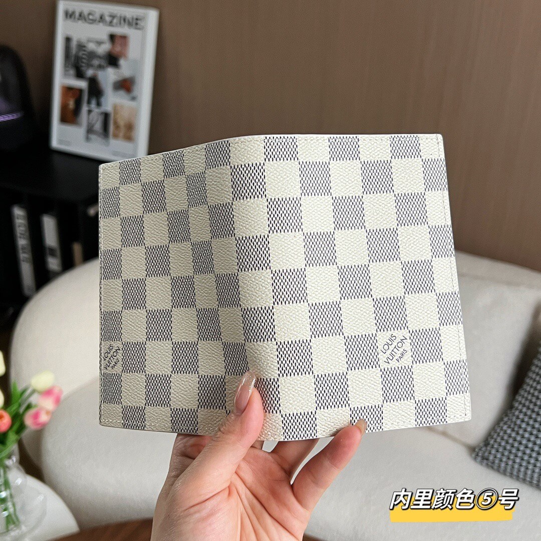 LOUIV Passport Cover