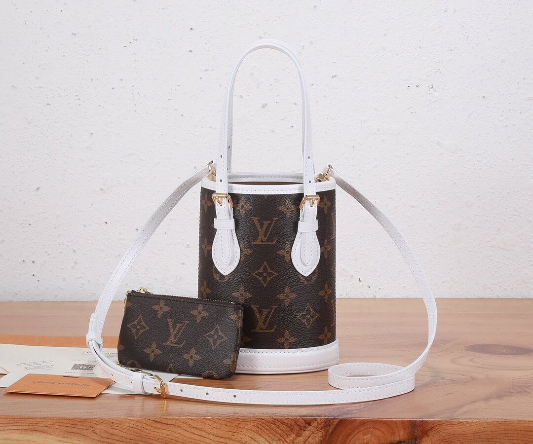 LOUIV Match Bucket Bag