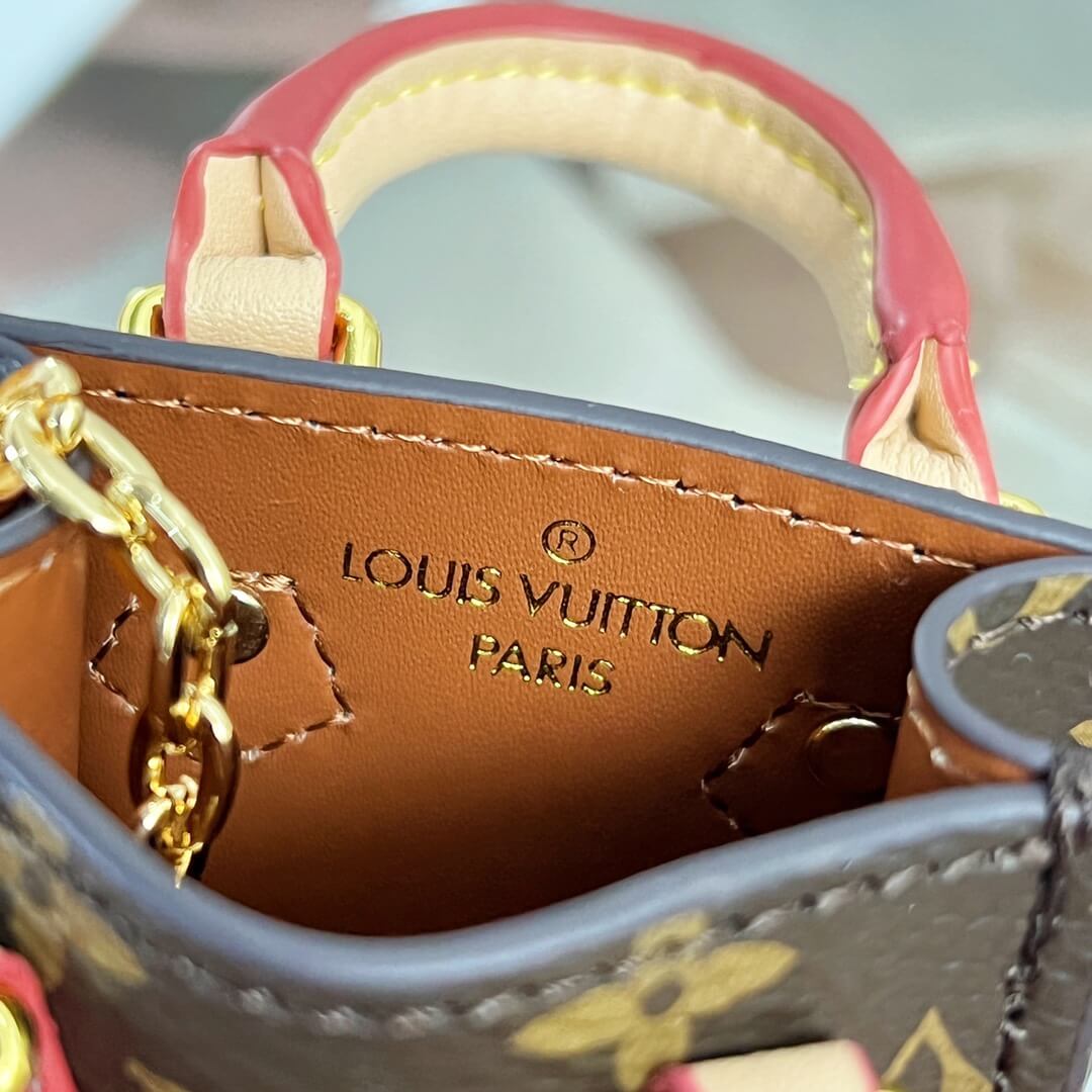 LOUIV Sac Plat Key Charm (Airpod)