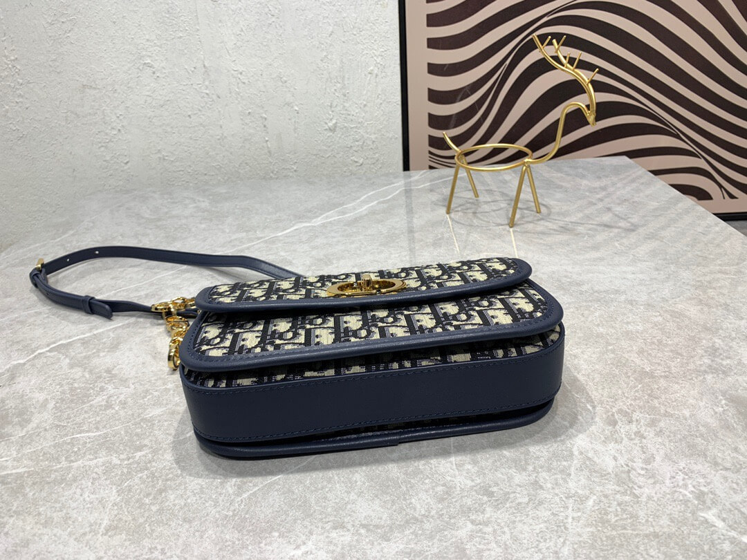 CD 30 Montaigne Avenue