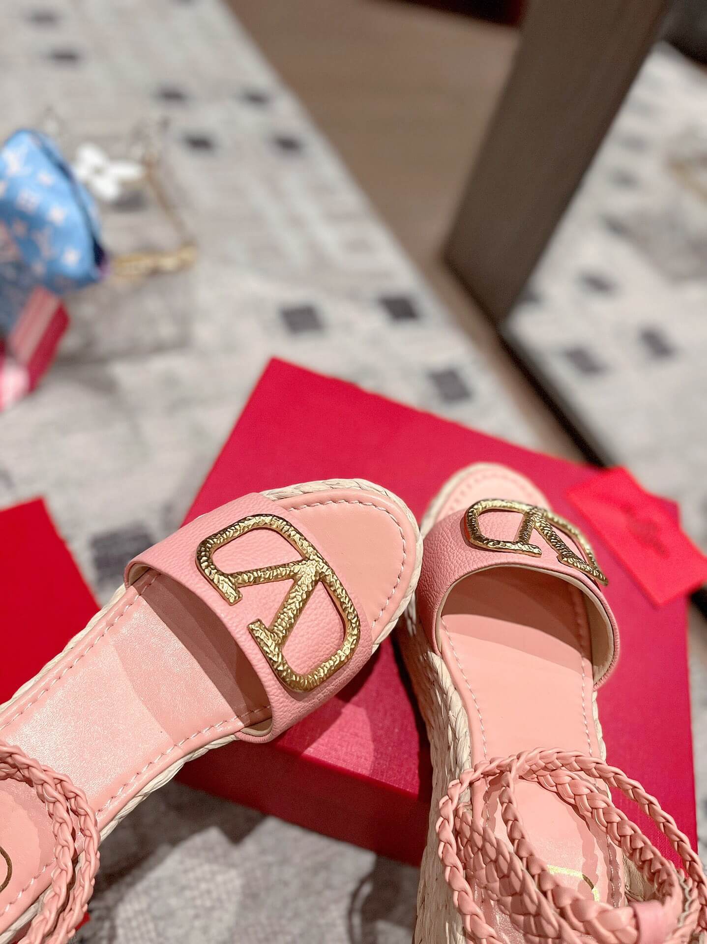VALEN Wedges