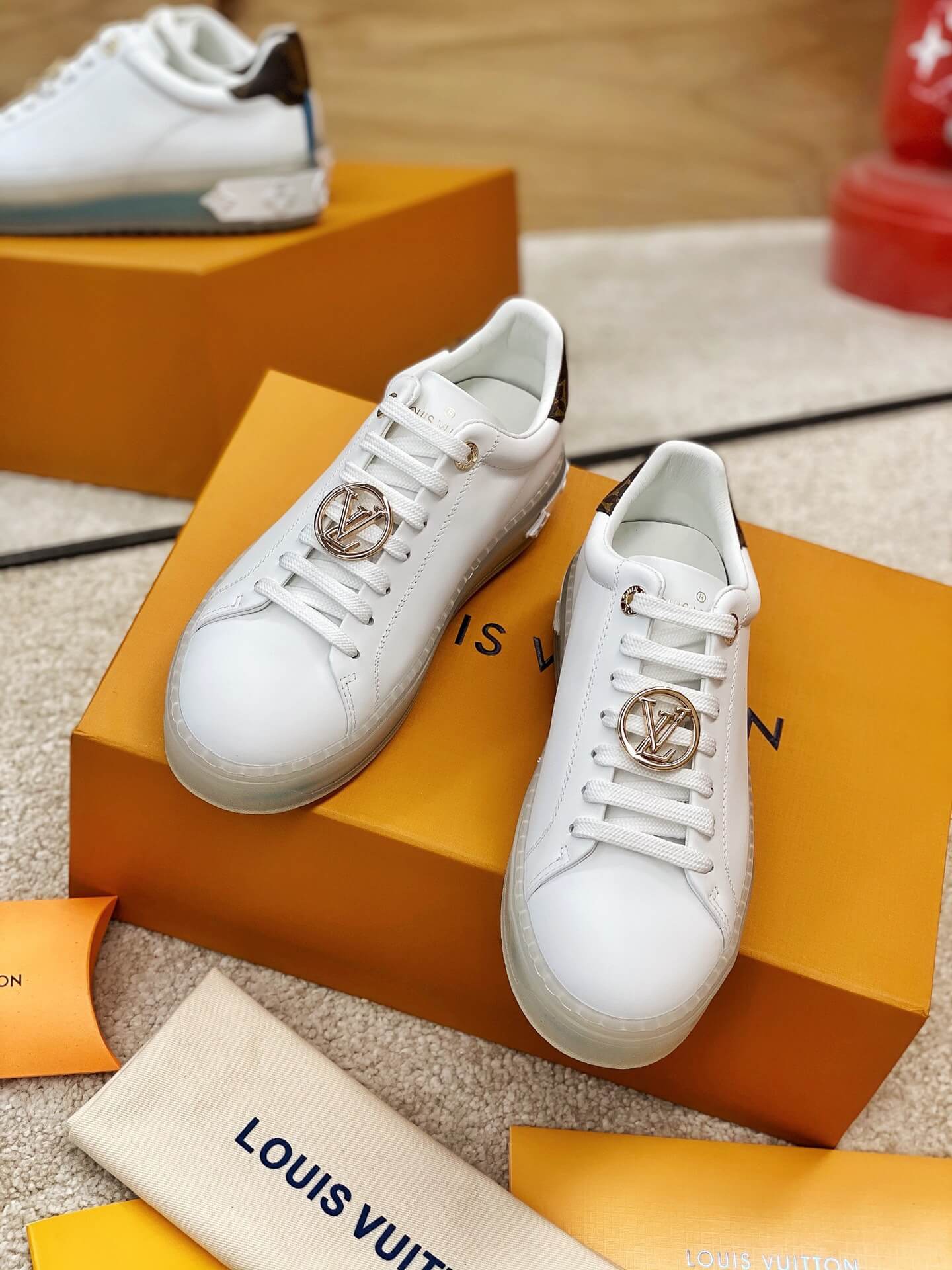 LOUIV Sneakers