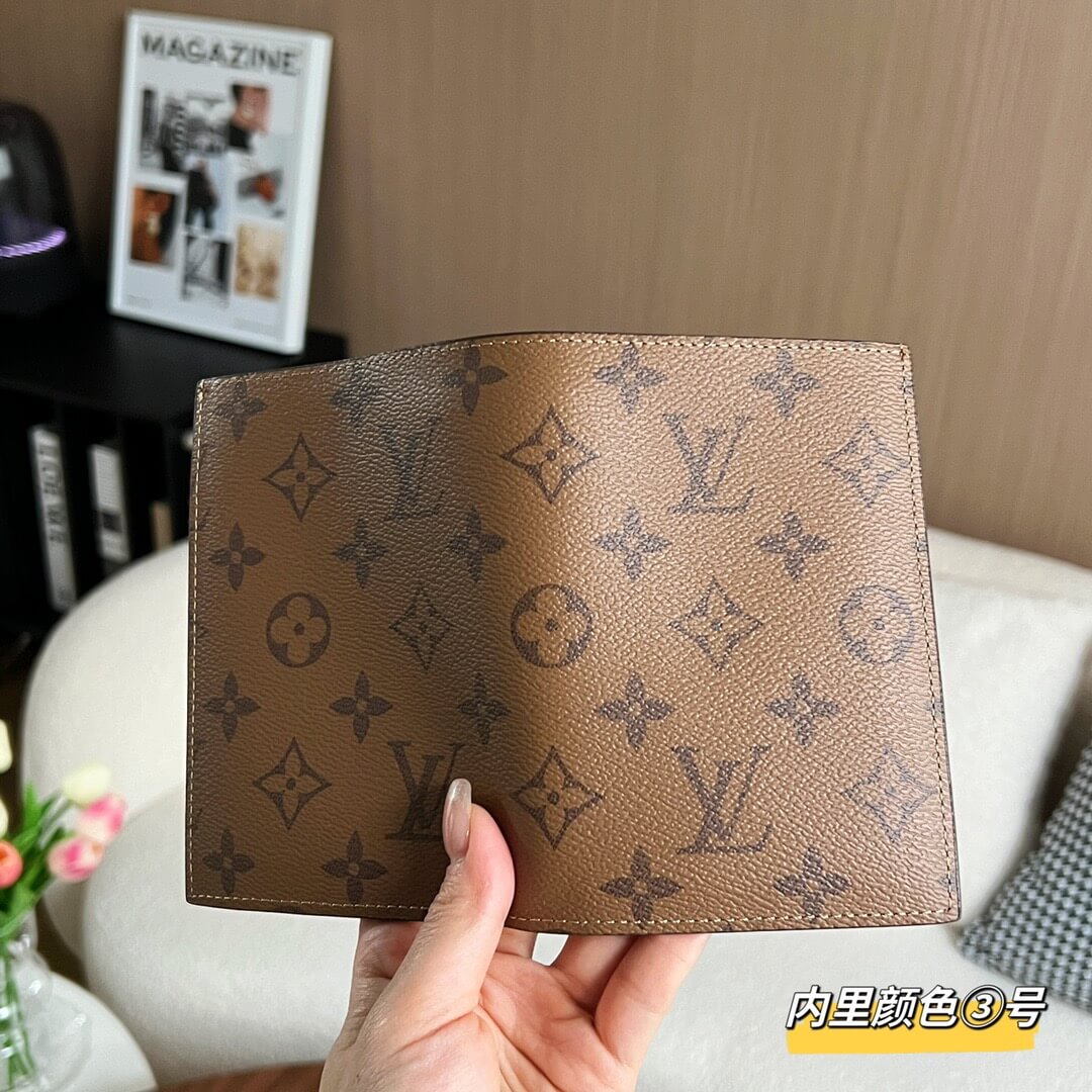 LOUIV Passport Cover