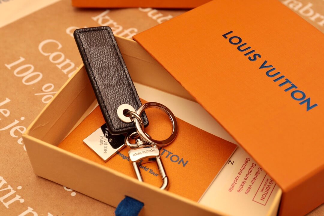 LOUIV Tab Key Chain