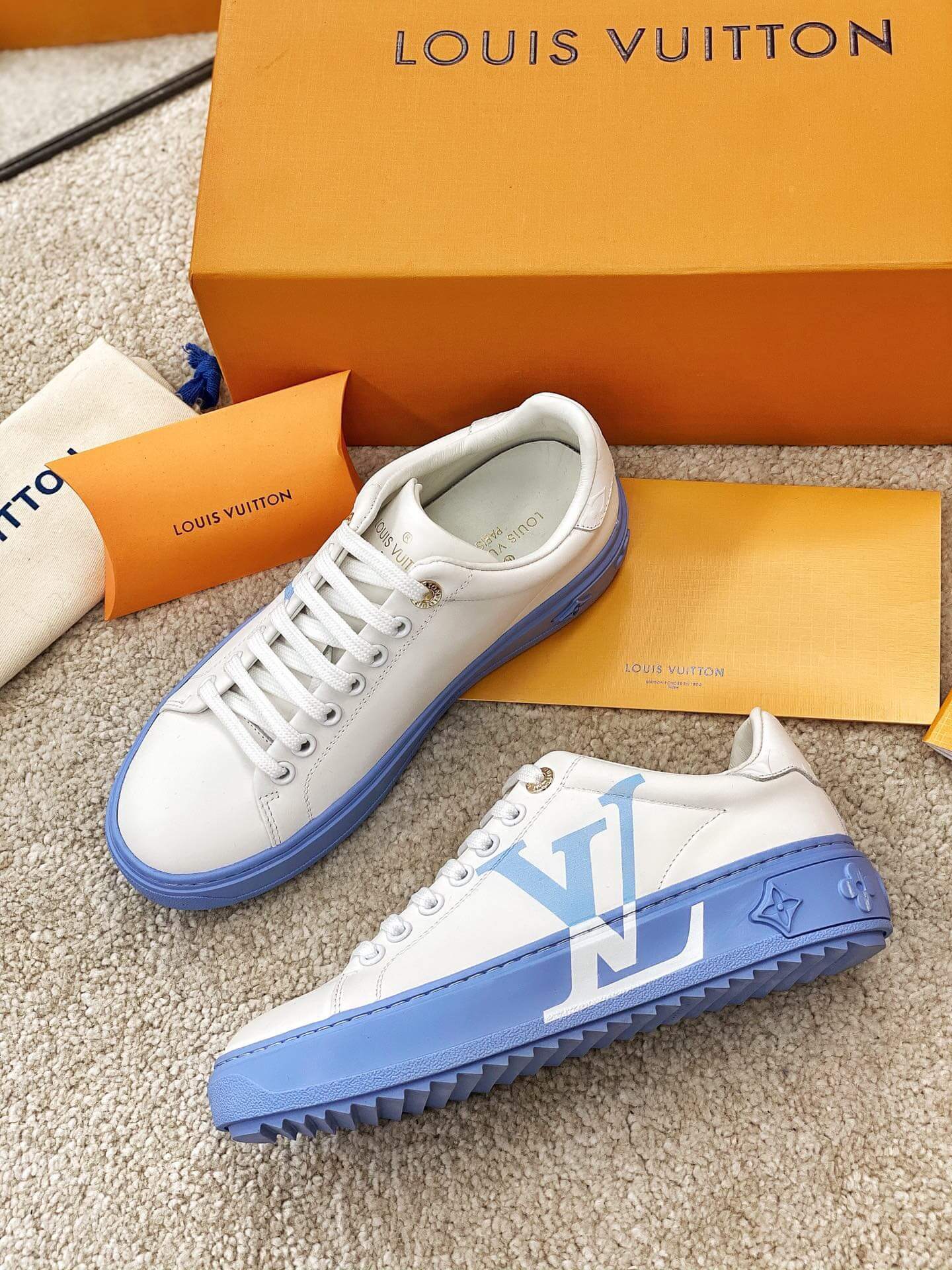 LOUIV Sneakers