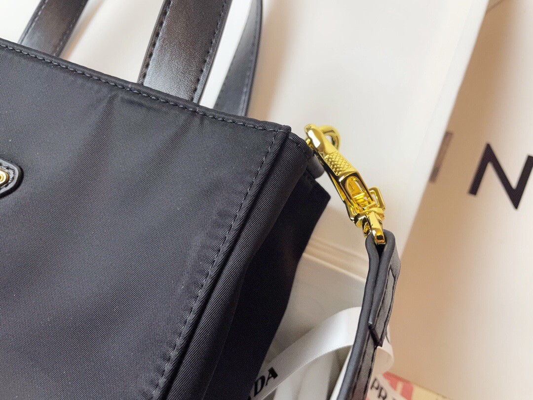 PR Vintage Nylon Tote