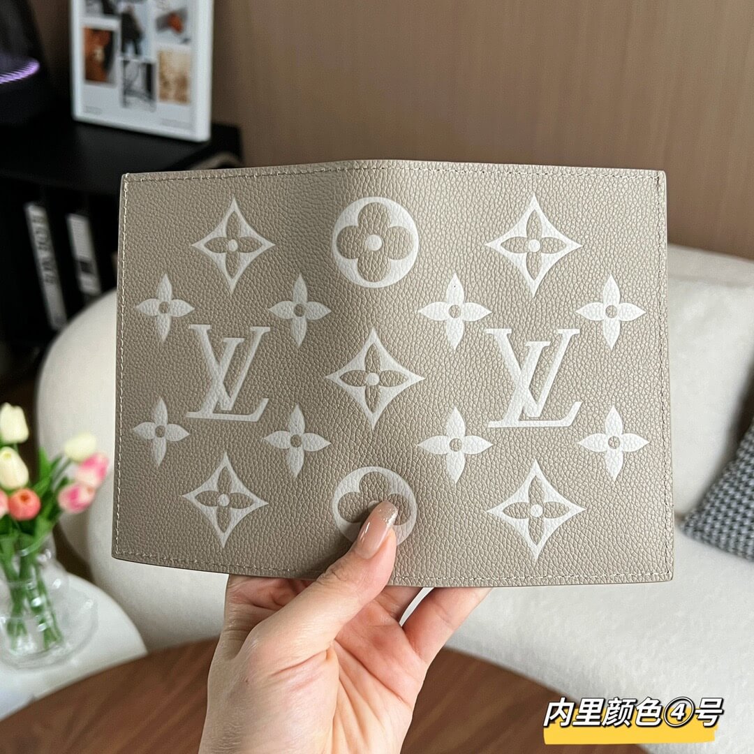 LOUIV Passport Cover