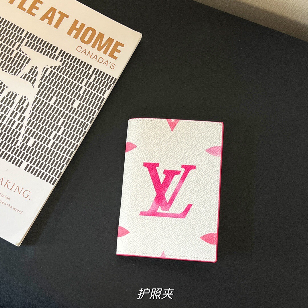 LOUIV Passport Cover