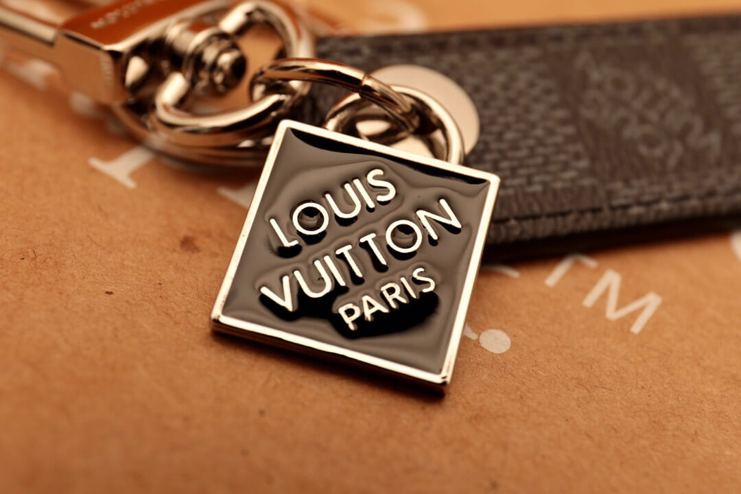 LOUIV Tab Key Chain