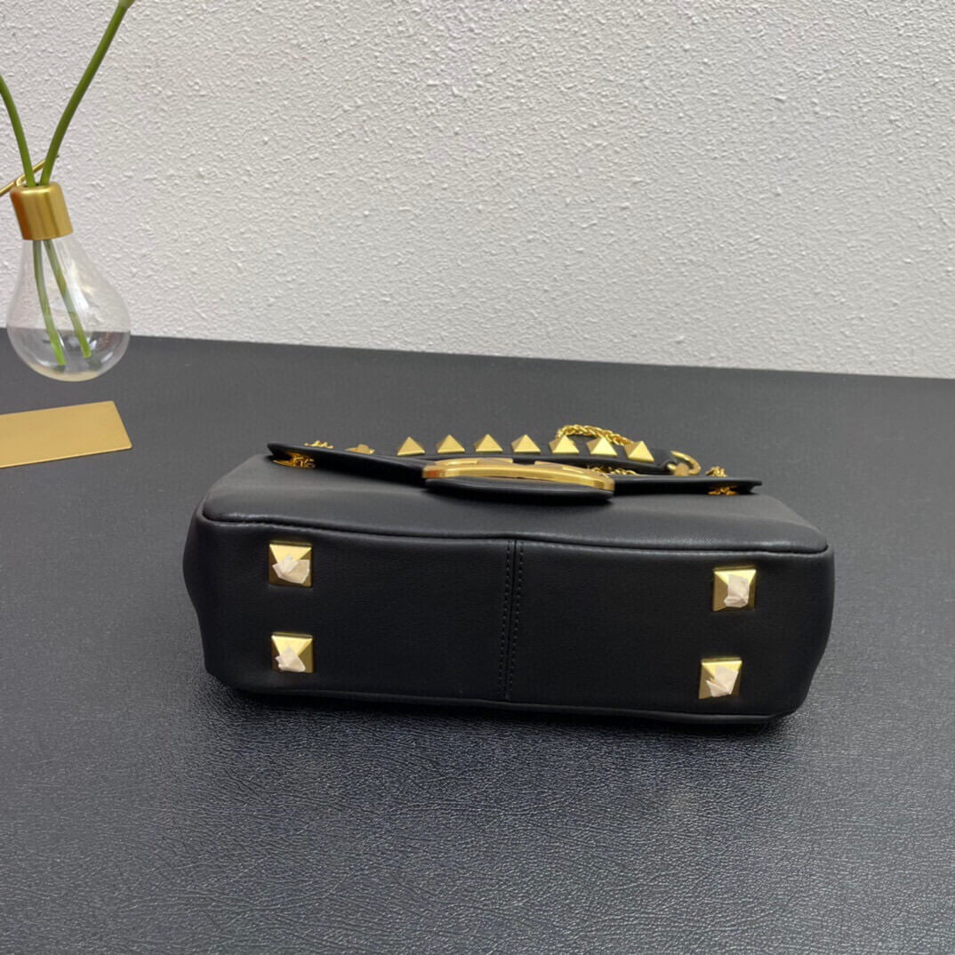 VALEN Vlogo Studs