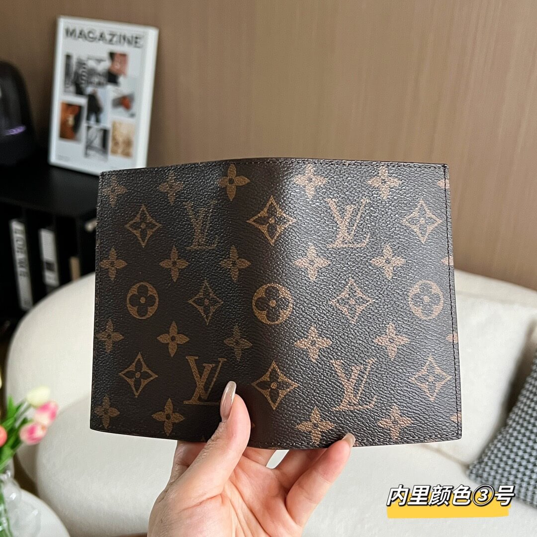 LOUIV Passport Cover