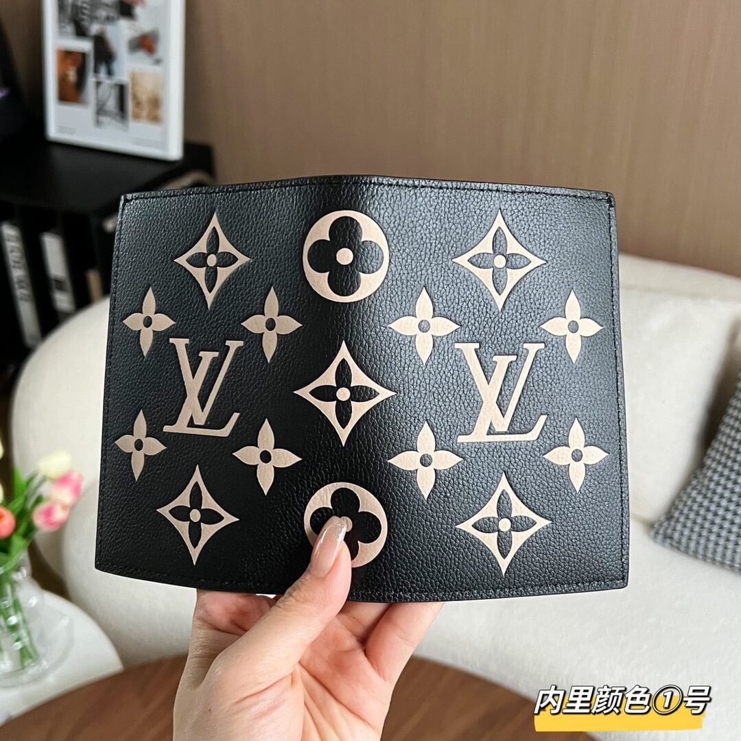 LOUIV Passport Cover