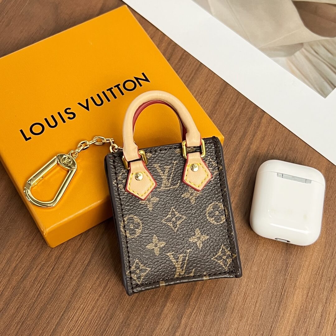 LOUIV Sac Plat Key Charm (Airpod)