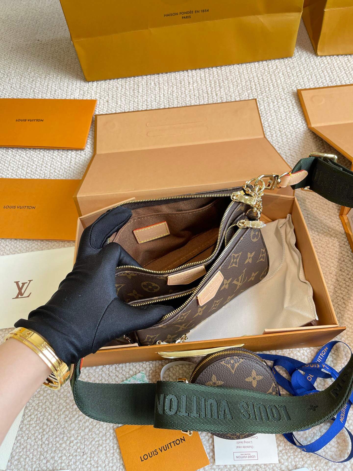 LOUIV Multi Pochette