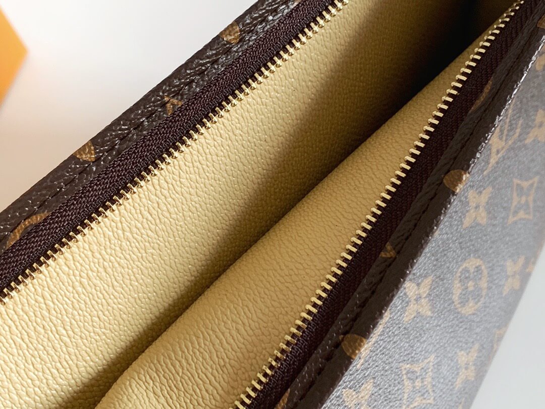 LOUIV Toiletry Pouch 26
