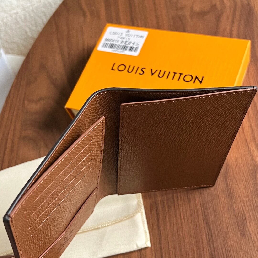 LOUIV Passport Cover