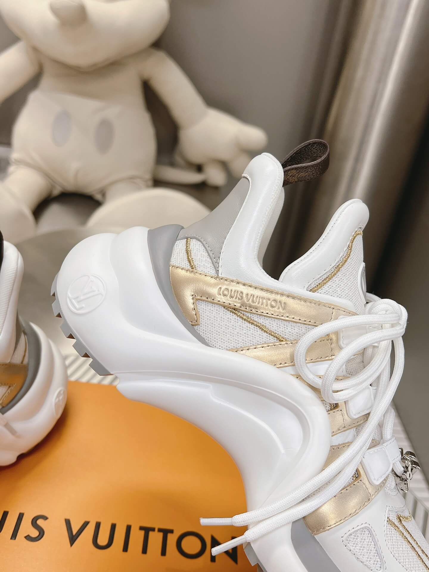 LOUIV Sneakers