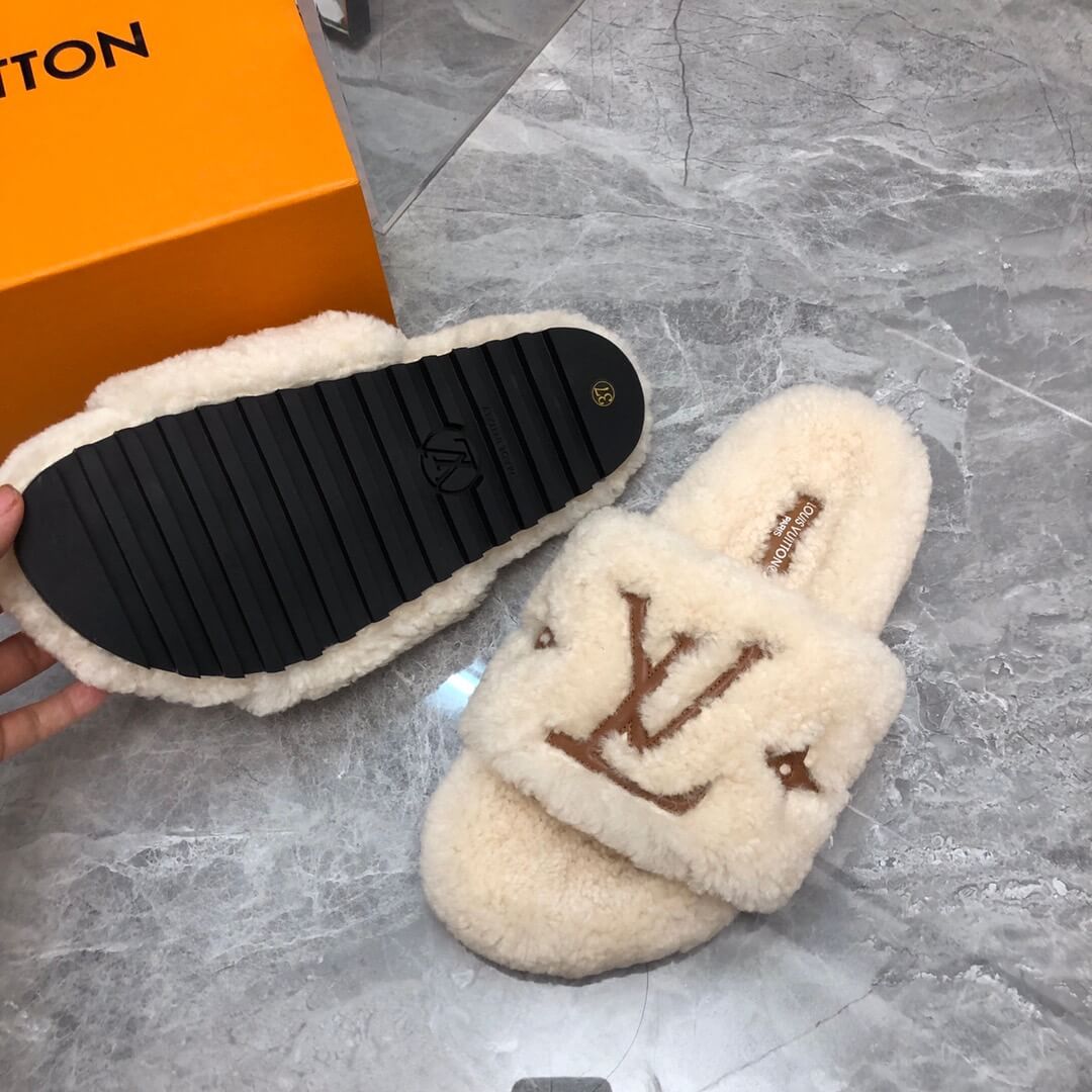 LOUIV Fur Slides