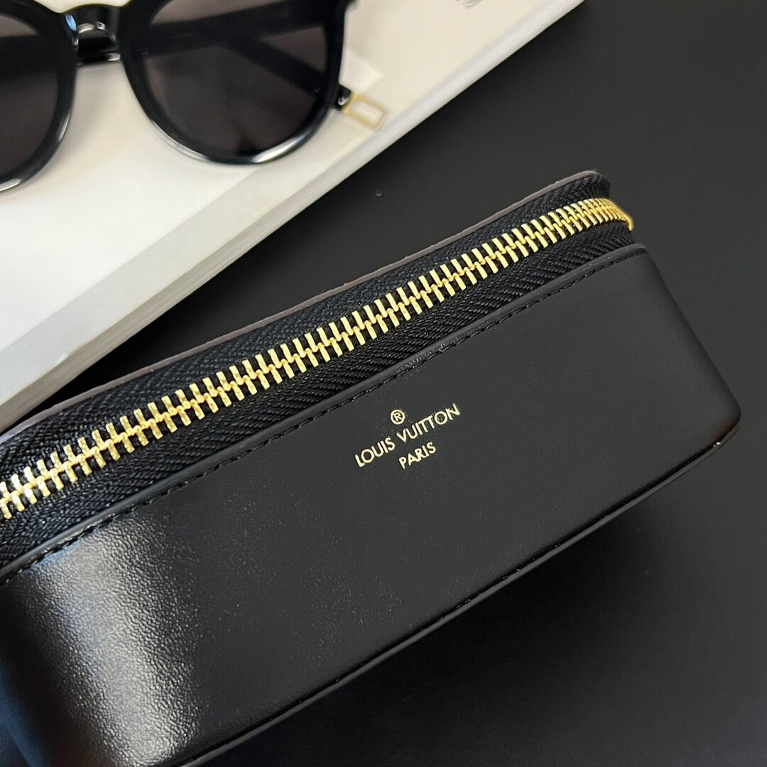 LOUIV Sunglasses Case