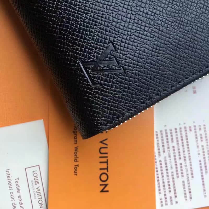 LOUIV Zippy Wallet