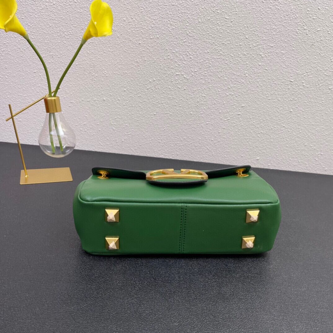 VALEN Vlogo Studs