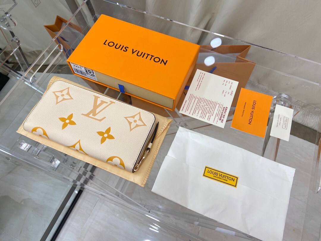 LOUIV Zippy Wallet By The Pool
