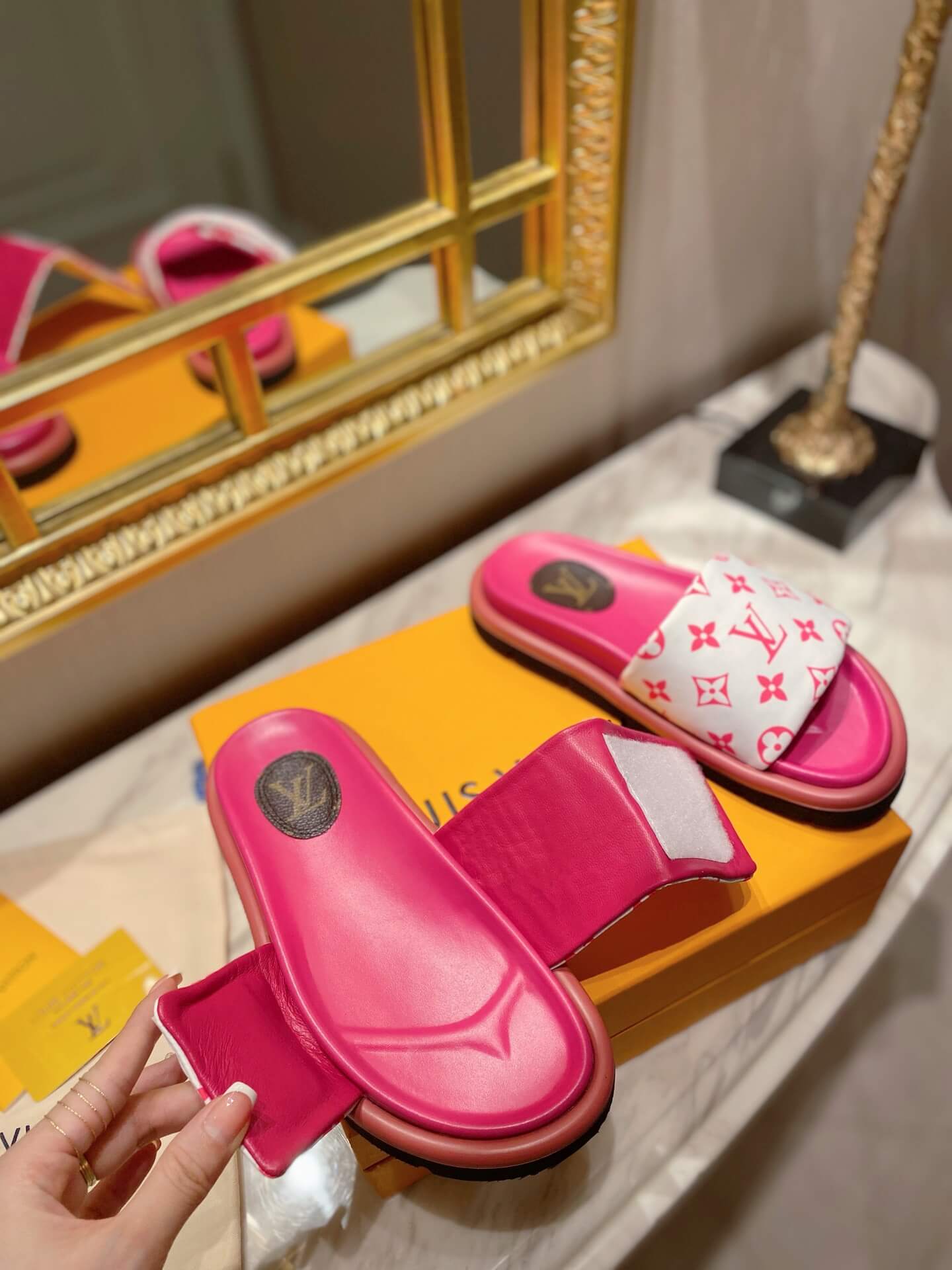 LOUIV Puffer Slides
