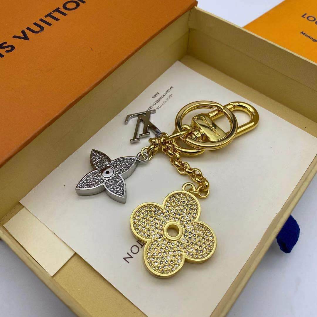 LOUIV Key Charm
