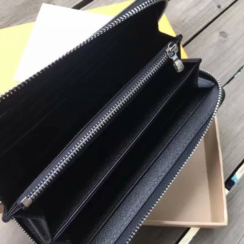 LOUIV Zippy Wallet