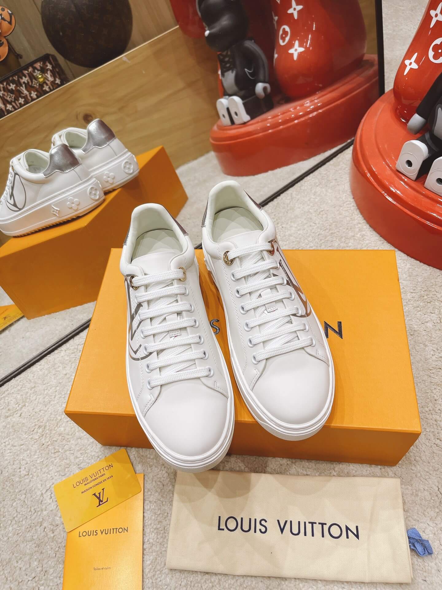 LOUIV Sneakers