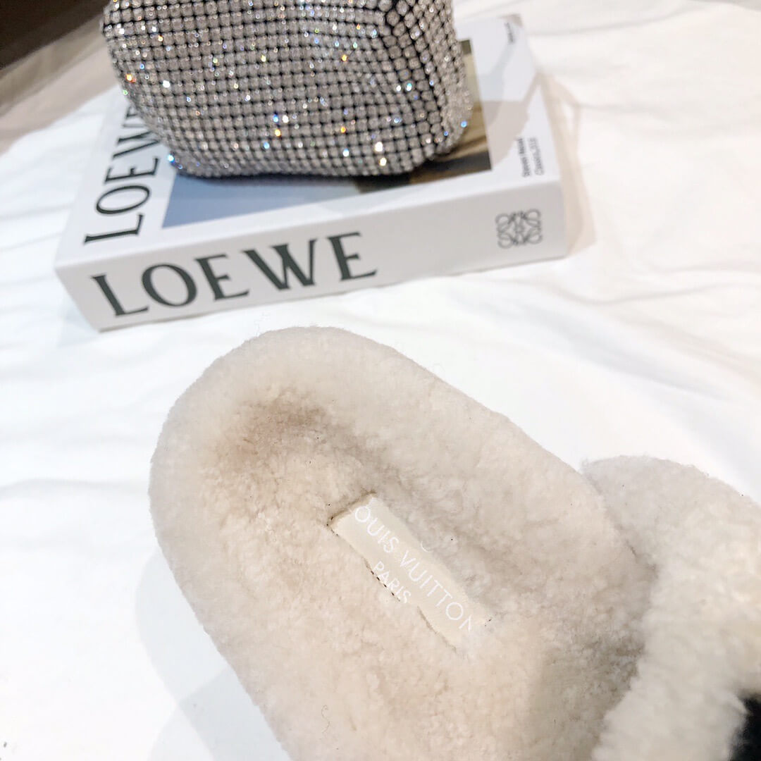 LOUIV Fur Slides