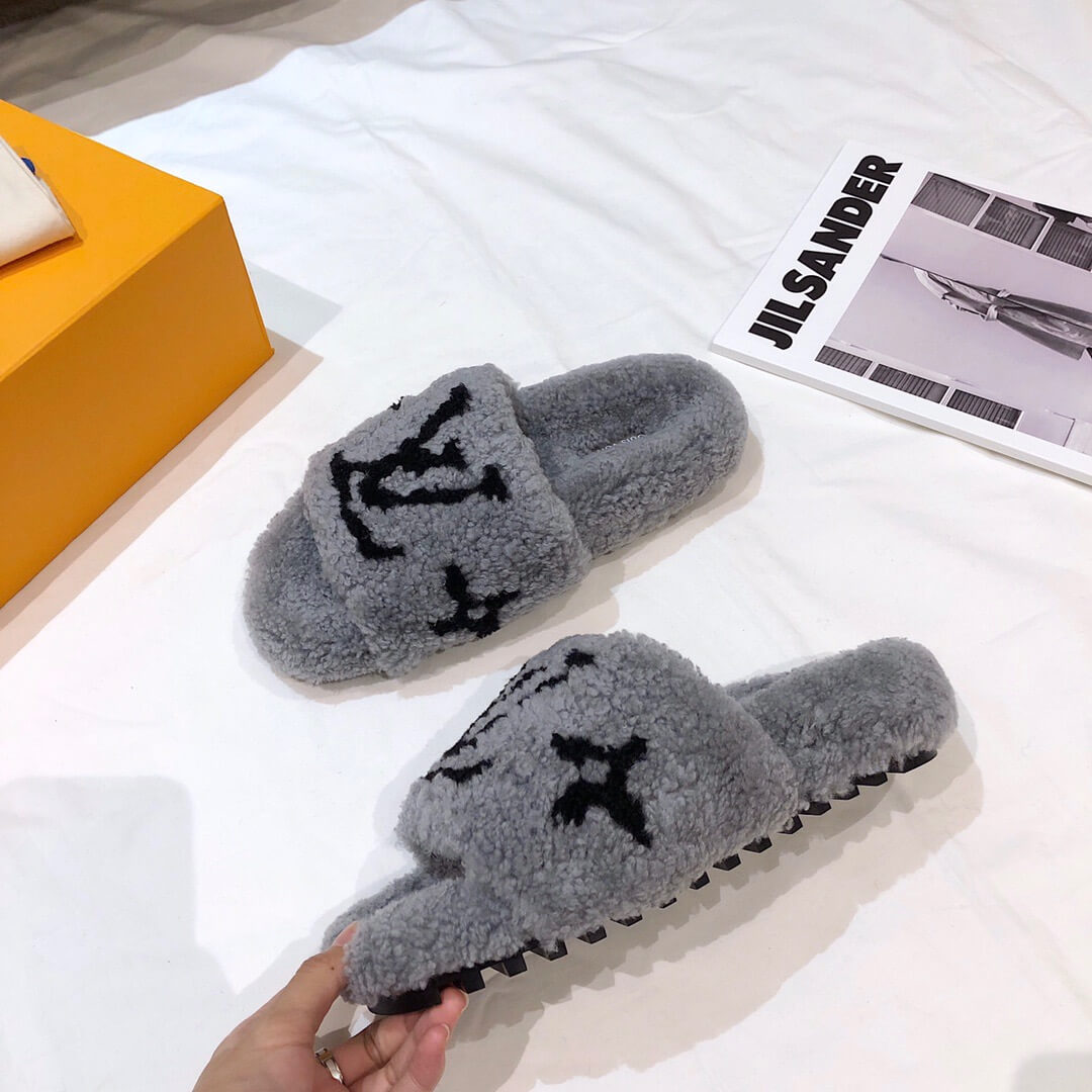 LOUIV Fur Slides