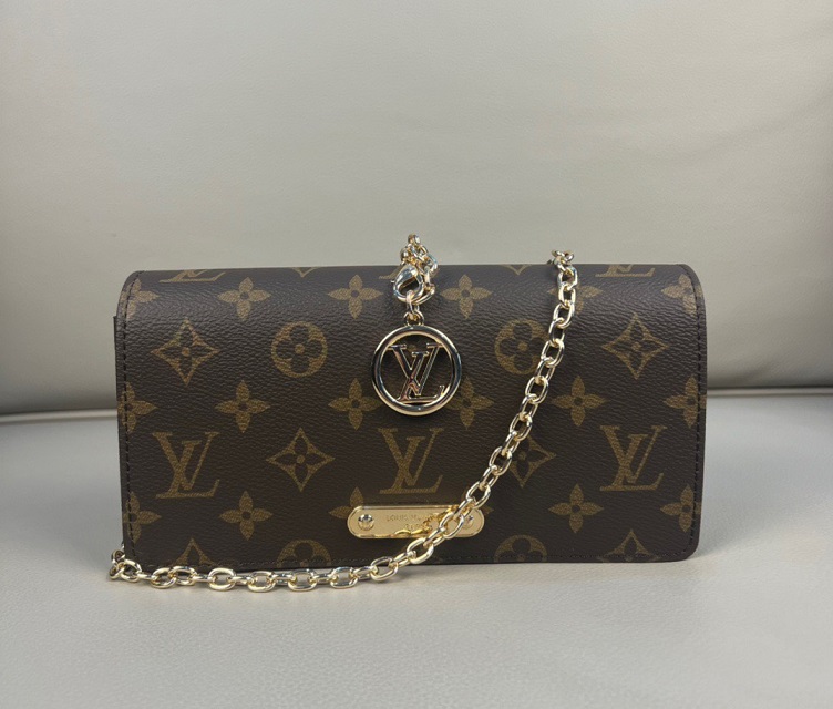 LOUIV Lily Wallet On Chain