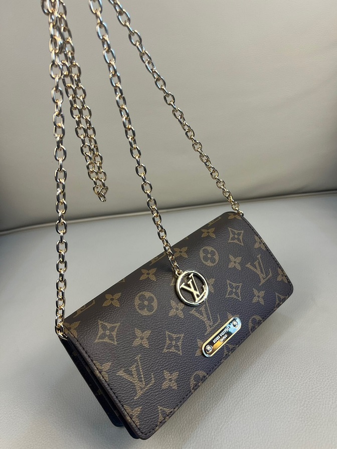 LOUIV Lily Wallet On Chain