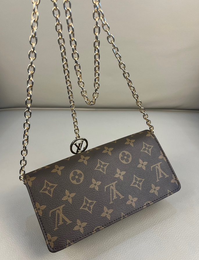 LOUIV Lily Wallet On Chain