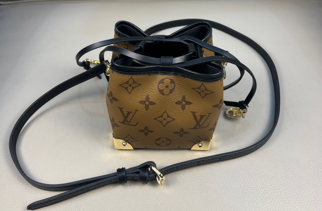 LOUIV Noe Purse